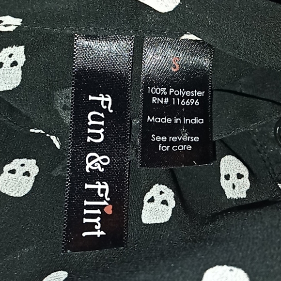NWOT FUN & FLIRT HI-LO HEM SKULL BLOUSE-SIZE SMALL - Picture 5 of 5